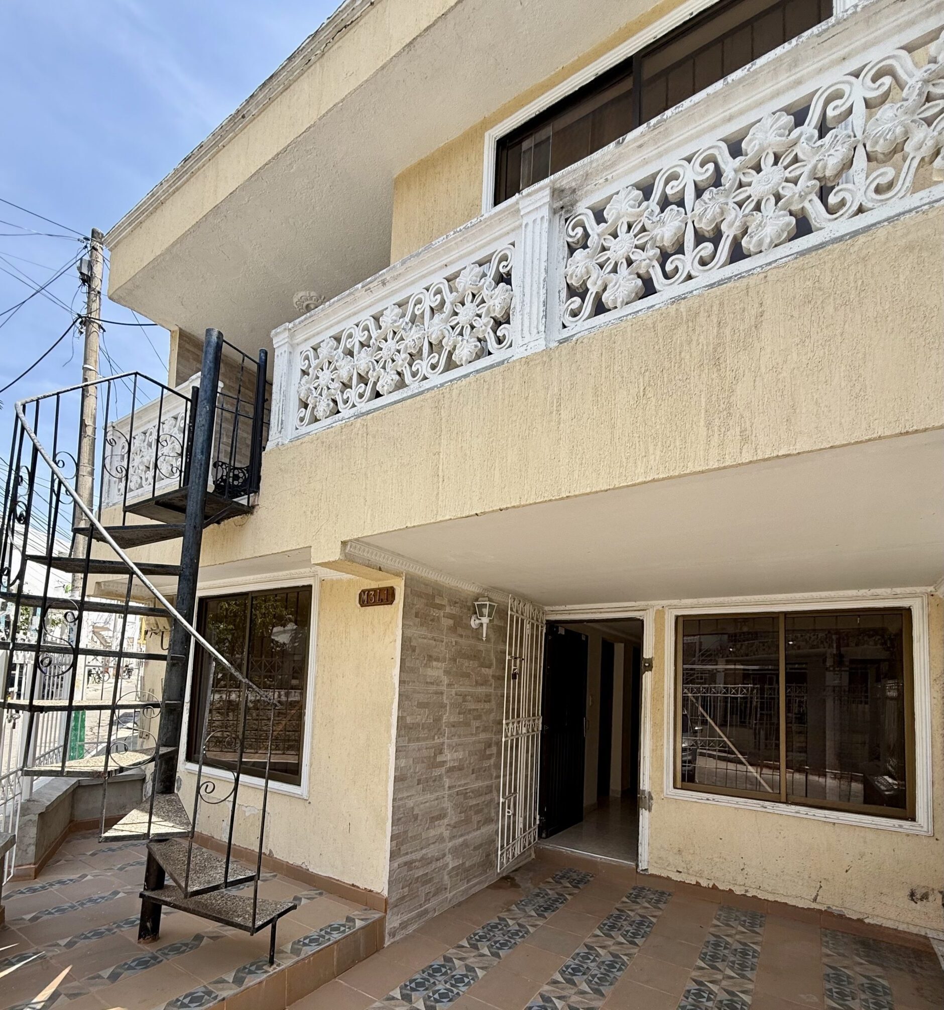 CASA BIFAMILIAR EN VENTA – URBANIZACIÓN EL SOCORRO l CARTAGENA