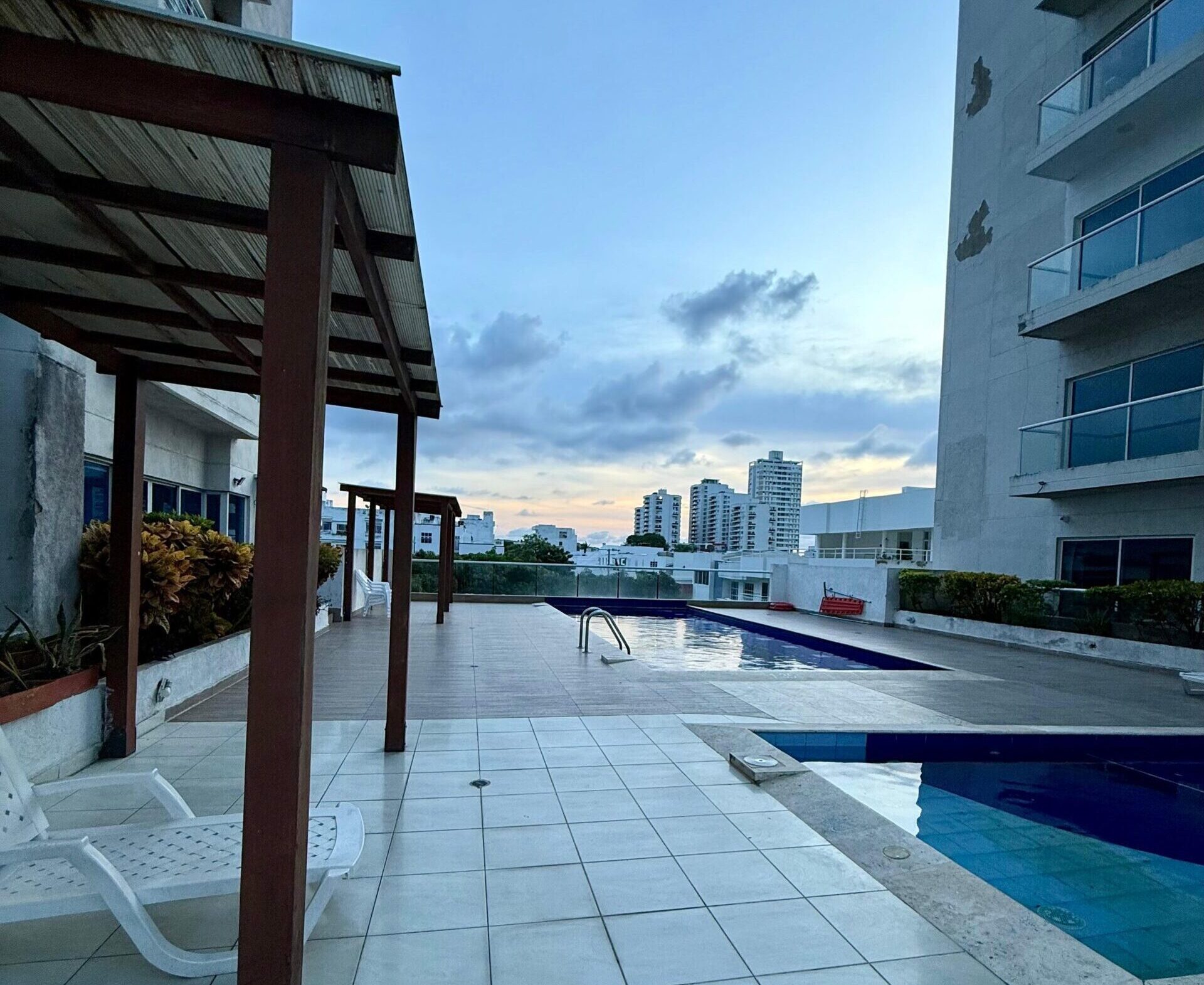 APARTAMENTO EN ARRIENDO — PORTAL DE LOS ABETOS