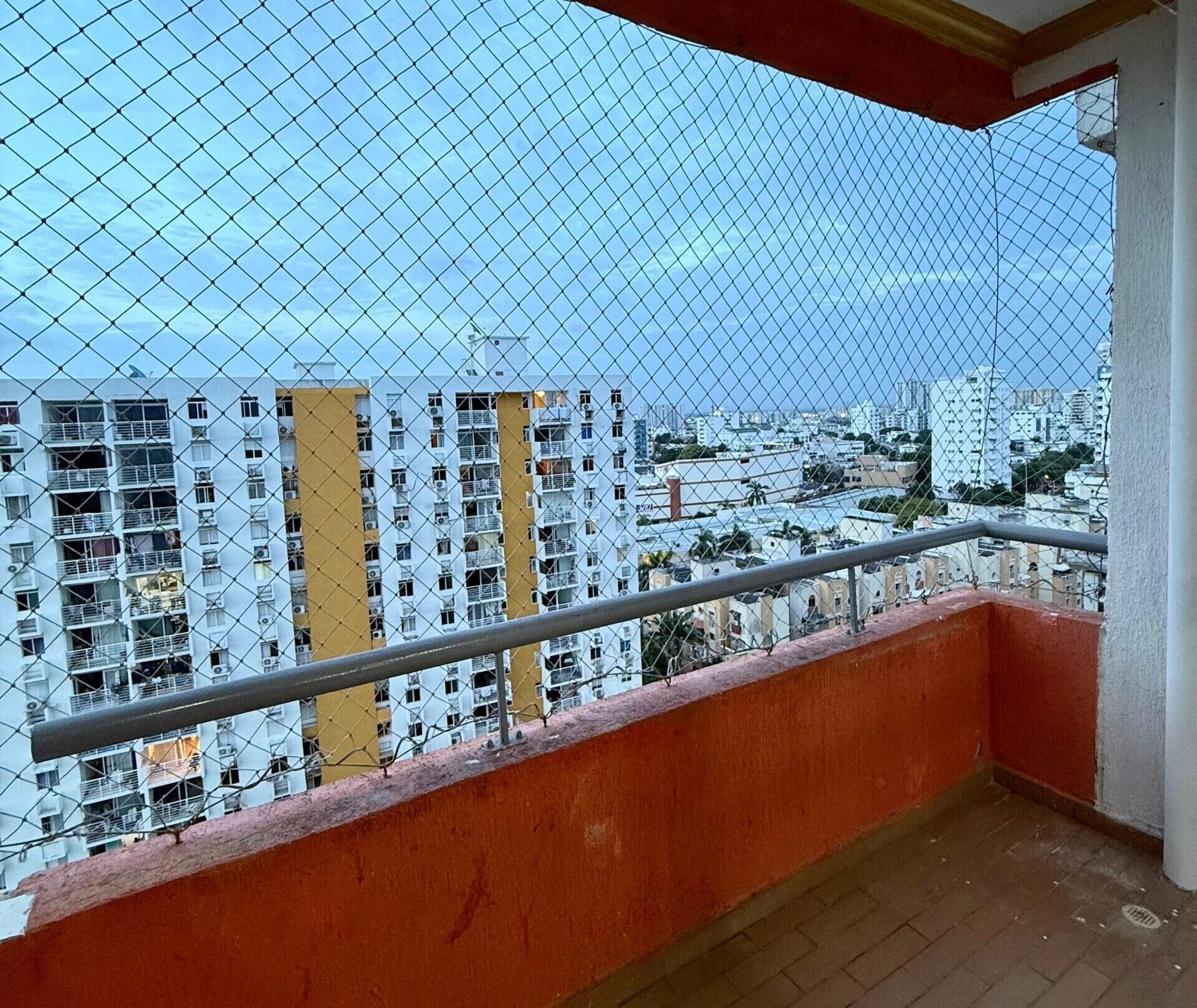 APARTAMENTO EN ARRIENDO — TORRES DE LA PLAZUELA, PISO 16